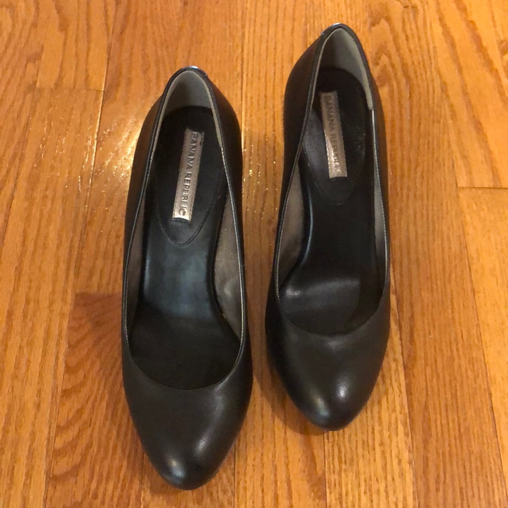 Banana Republic Black Pumps